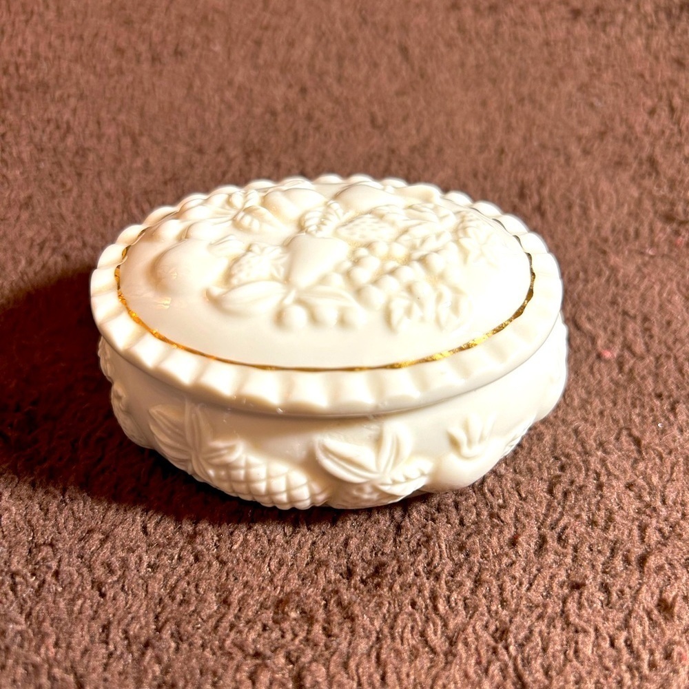 Lenox 1998 fruit of life trinket box